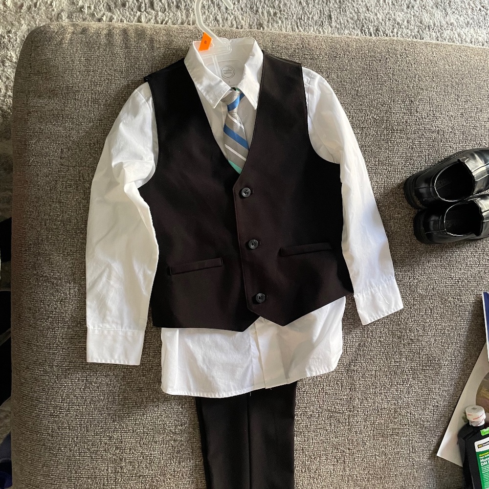 Boys 4 pc dress set size 6 with dress shoes size 13